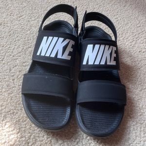 NIKE SANDALS